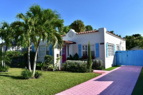 In the heart of West Palm Beach, pets and boats welcome